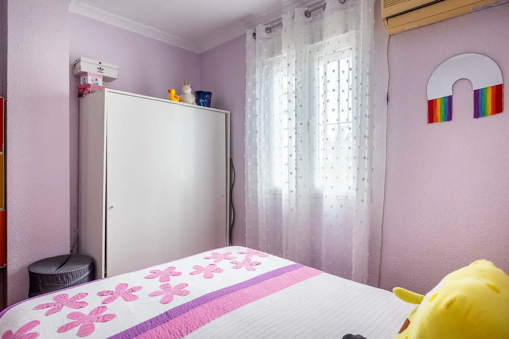 Dormitori de Casa adosada en venda en Dos Hermanas amb Aire condicionat, Jardí privat i Piscina comunitària
