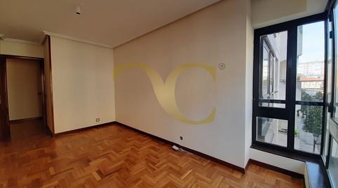 Foto 3 von Wohnung zur Miete in Calle Campoamor, Salesas - Foncalada - Campoamor, Oviedo