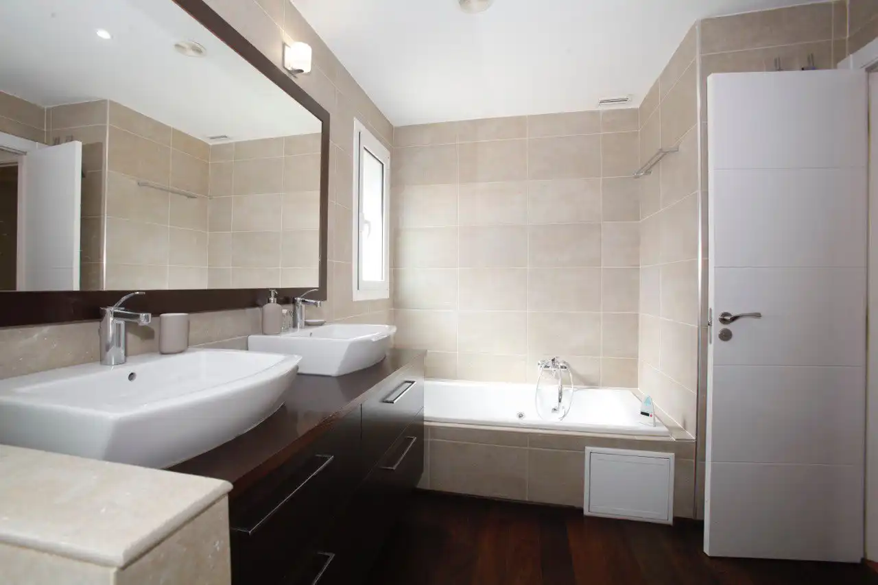 Baño de Casa o chalet en venta en Gavà con Aire acondicionado, Calefacción y Jardín privado