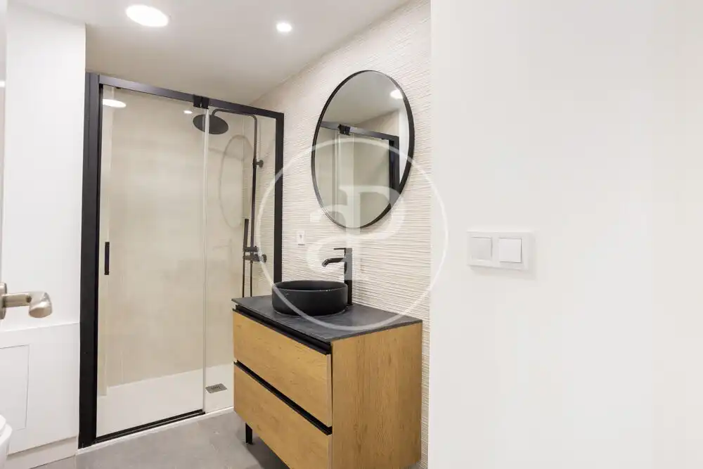 Badezimmer von Wohnung zur Miete in Valencia mit Klimaanlage, Heizung und Terrasse