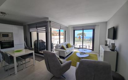 Sala d'estar de Apartament en venda en Benalmádena amb Aire condicionat, Terrassa i Piscina