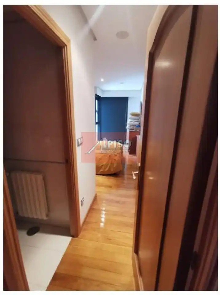 Habitación de Piso en venta en Ourense Capital  con Calefacción, Parquet y Amueblado
