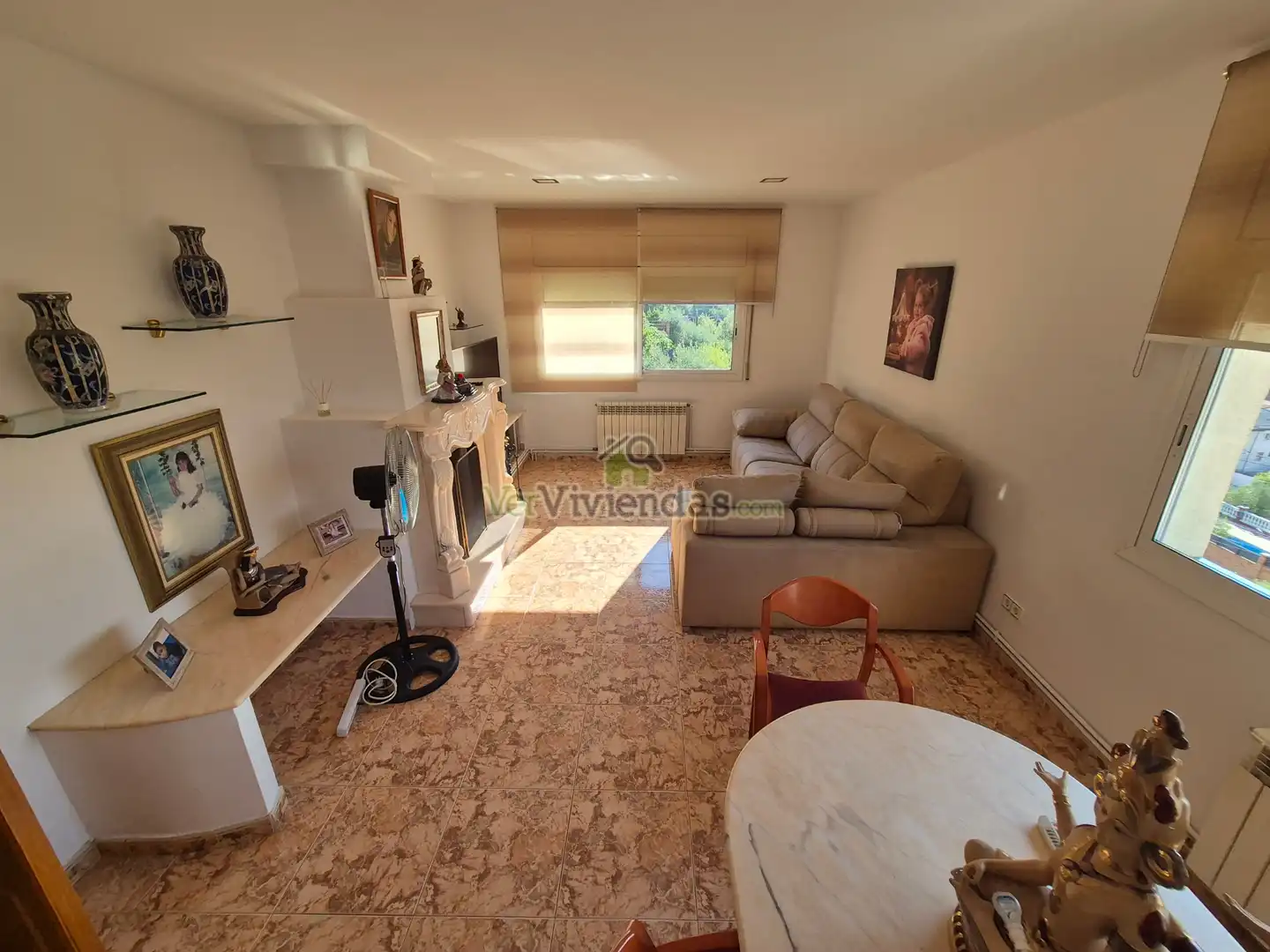 Sala d'estar de Casa o xalet en venda en Sant Vicenç Dels Horts amb Aire condicionat, Calefacció i Jardí privat