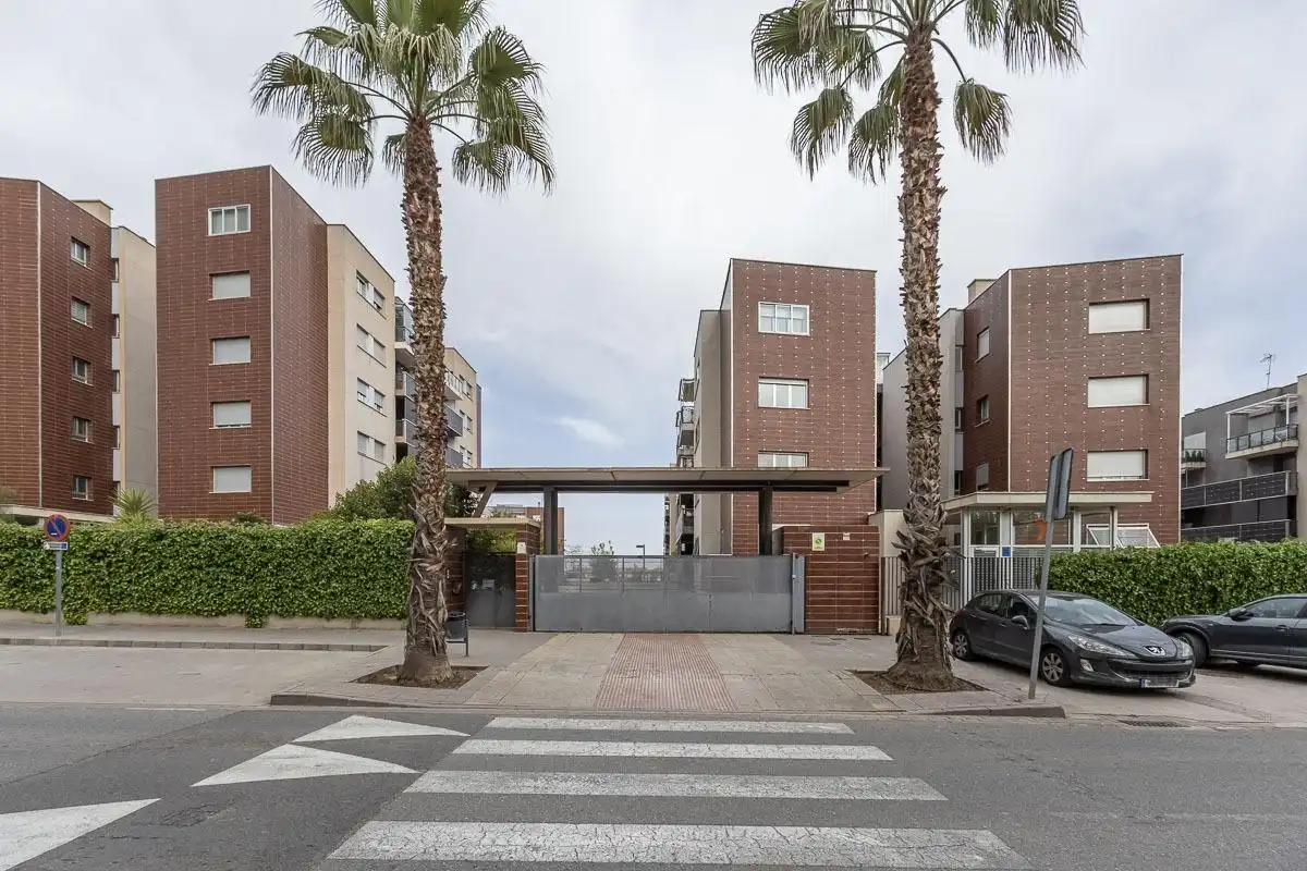 Vista exterior de Pis en venda en Alhendín amb Aire condicionat, Calefacció i Jardí privat