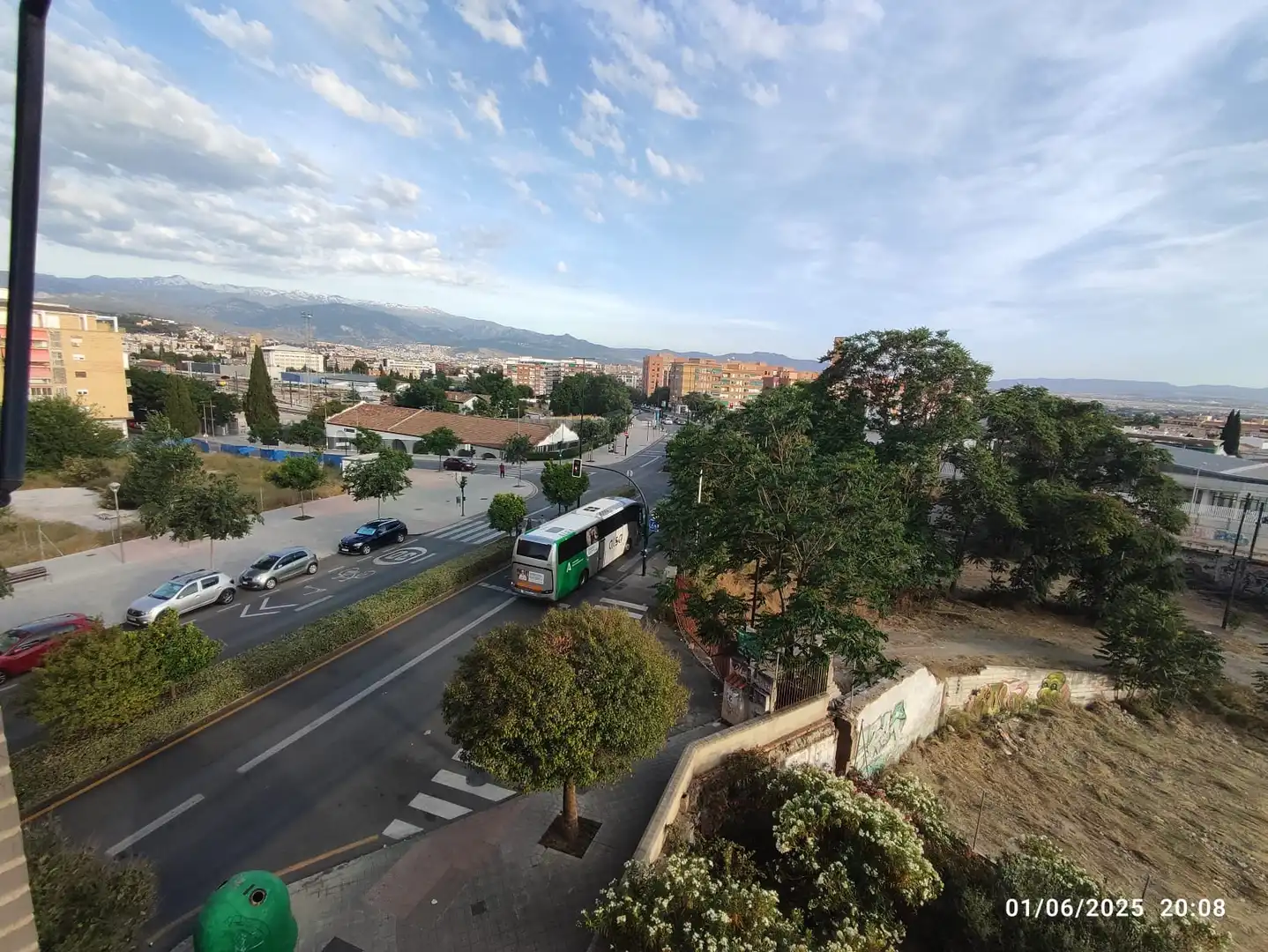 Vista exterior de Piso de alquiler en Granada con Aire acondicionado, Calefacción y Jardín privado