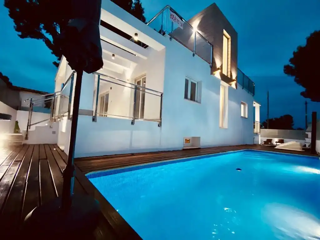 Piscina de Casa o xalet en venda en La Nucia amb Aire condicionat, Jardí privat i Traster