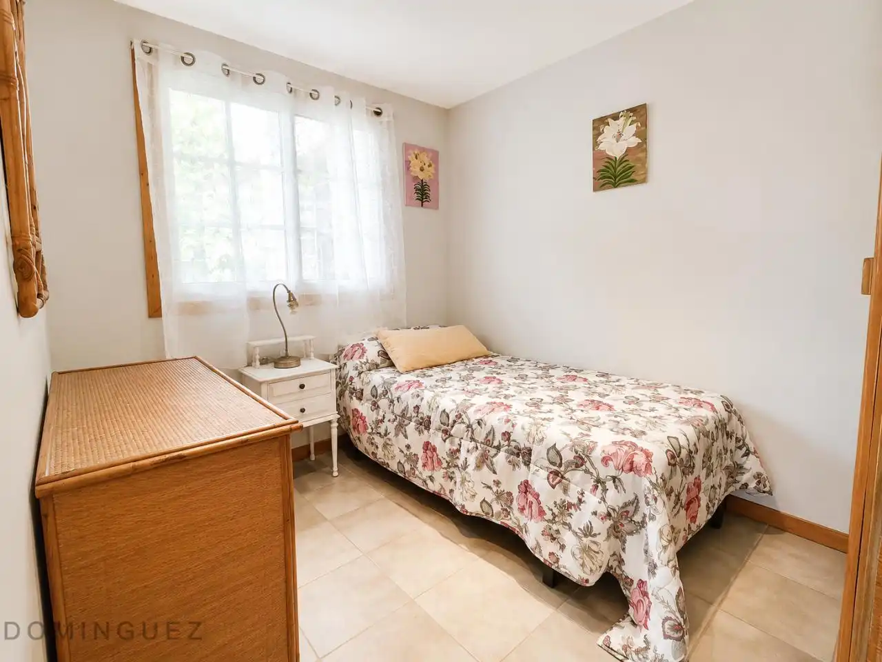 Dormitori de Casa o xalet en venda en Cangas  amb Calefacció, Jardí privat i Terrassa
