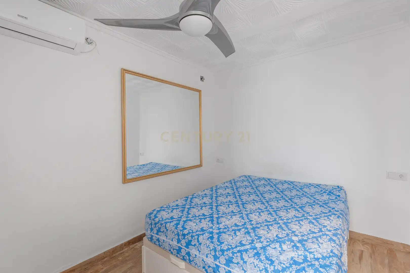 Dormitori de Casa adosada en venda en Torrevieja amb Aire condicionat i Piscina comunitària