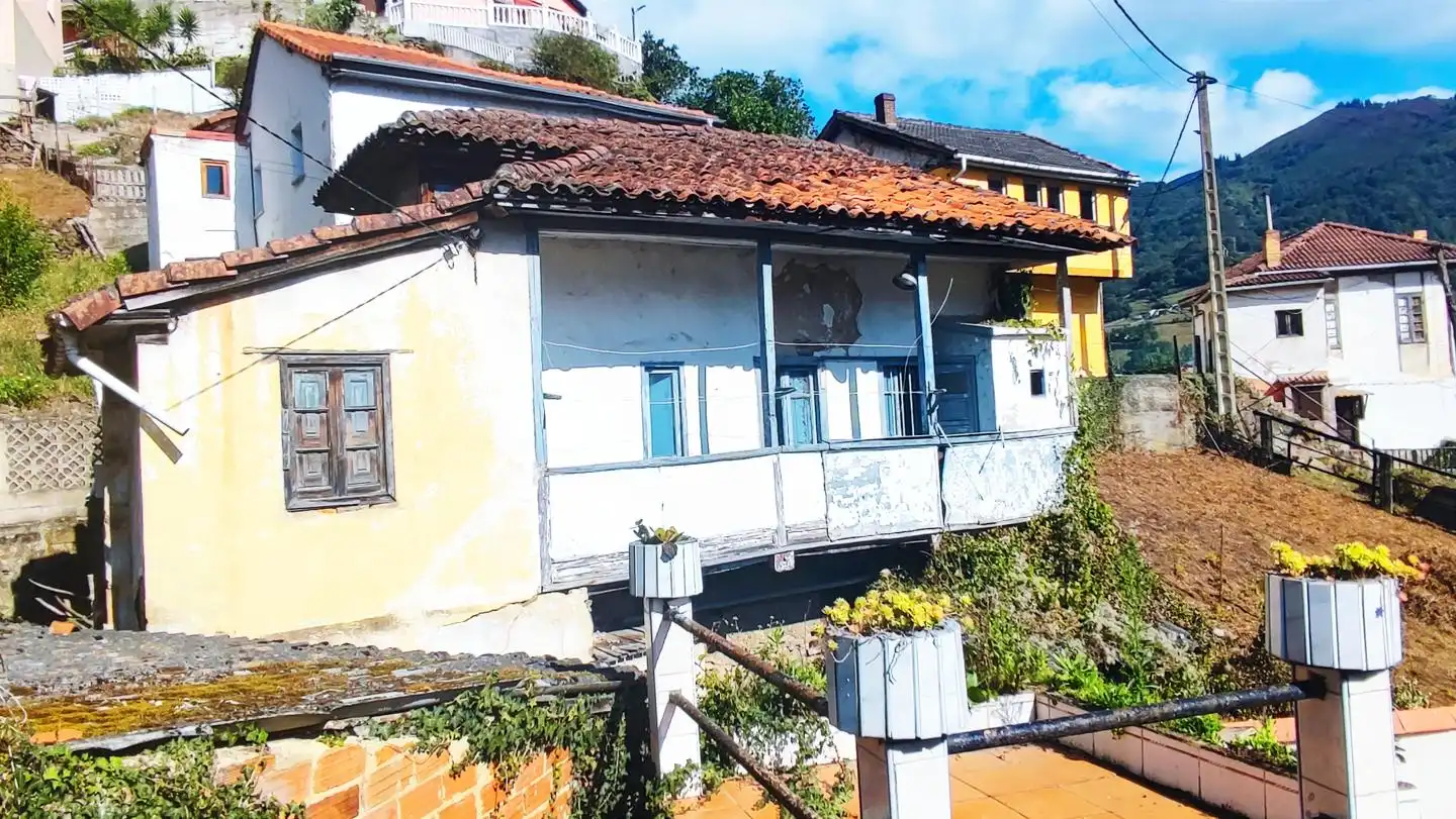 Vista exterior de Casa o chalet en venta en Aller con Balcón
