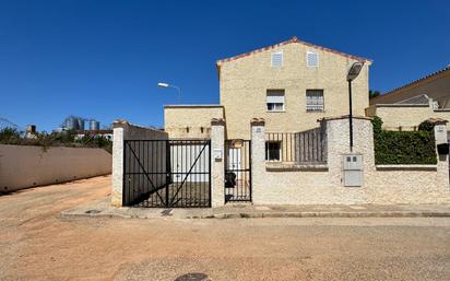 Exterior view of Single-family semi-detached for sale in Requena  with Terrace and Oven