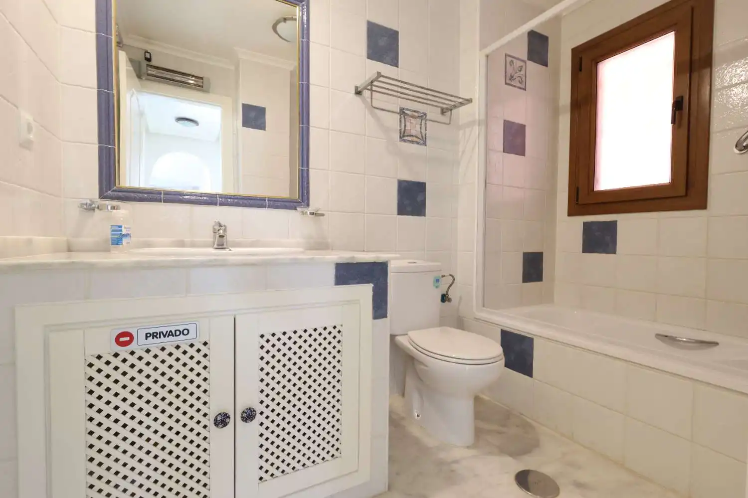 Baño de Apartamento en venta en Orihuela con Aire acondicionado, Calefacción y Terraza