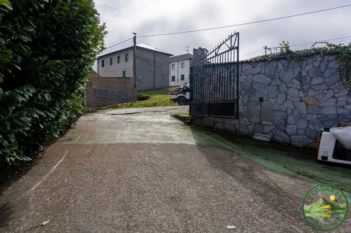 Parking de Casa o chalet en venta en Villagatón con Aire acondicionado, Calefacción y Jardín privado