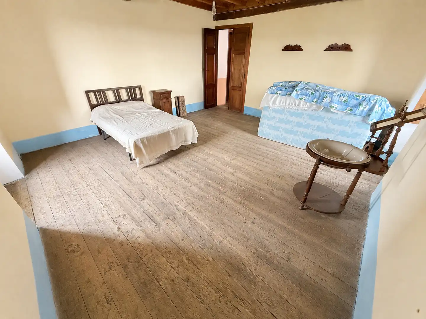Dormitori de Casa o xalet en venda en Coaña amb Jardí privat, Traster i Moblat
