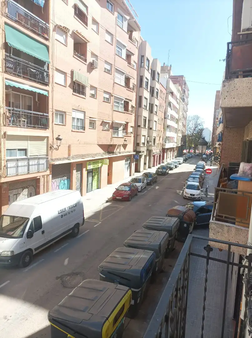 Vista exterior de Piso en venta en Valencia con Terraza y Balcón