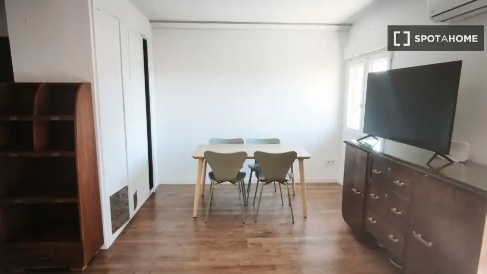Comedor de Piso de alquiler en Madrid con Aire acondicionado, Calefacción y Amueblado