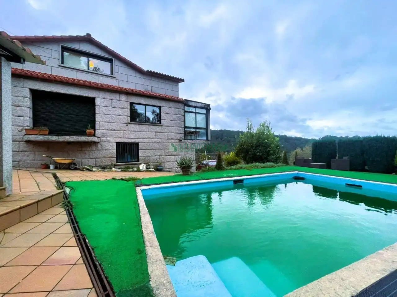 Piscina de Casa o xalet en venda en Vigo  amb Calefacció, Jardí privat i Traster