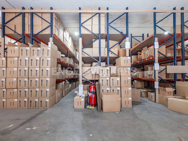 Nave industrial en Venta en Barri del Centre