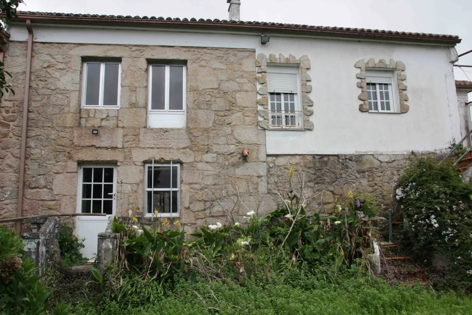 Außenansicht von Einfamilien-Reihenhaus zum Verkauf in Padrón