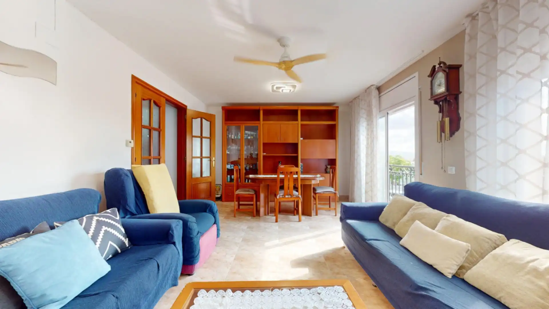 Sala de estar de Casa adosada en venta en Vilanova i la Geltrú con Calefacción y Terraza