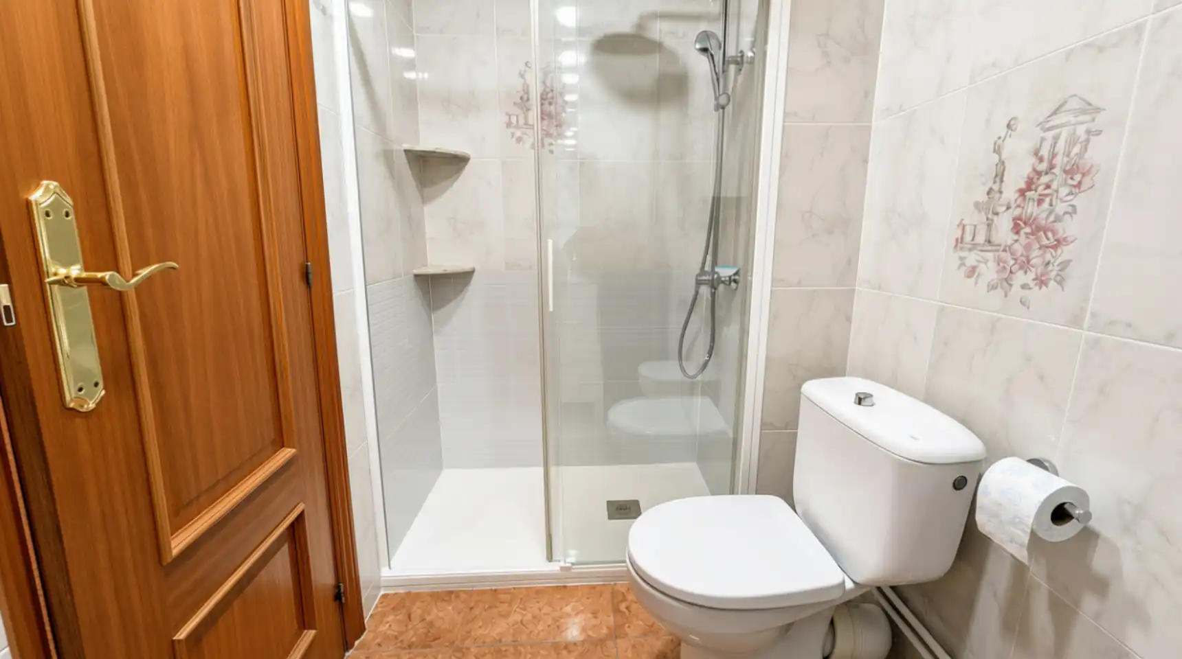 Bathroom of Flat for sale in Barcelona  with Air Conditioner, Heating and Balcony