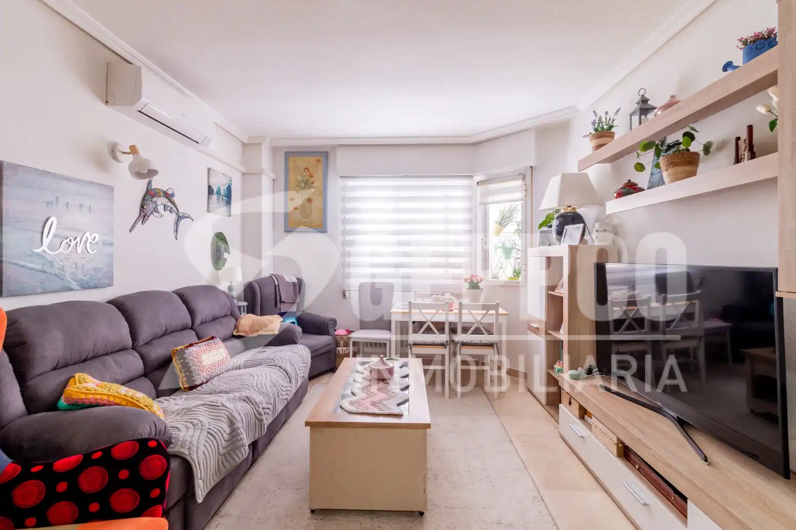 Living room of Flat for sale in Alcalá de Henares  with Air Conditioner, Heating and Community pool