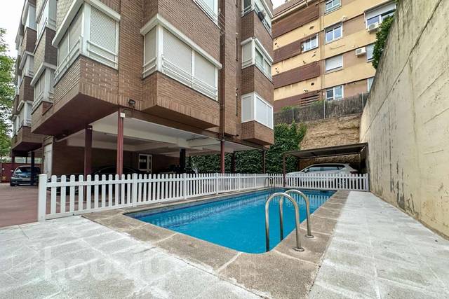 Piso en Venta en Calle de Manuel Uribe, . en Pinar del Rey