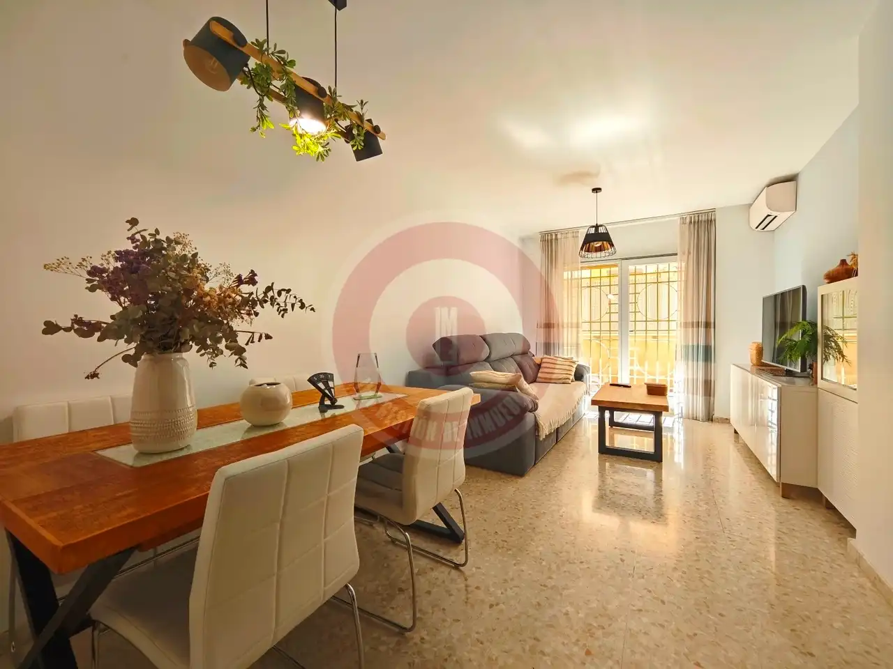 Sala d'estar de Pis en venda en Vélez-Málaga amb Aire condicionat, Terrassa i Moblat