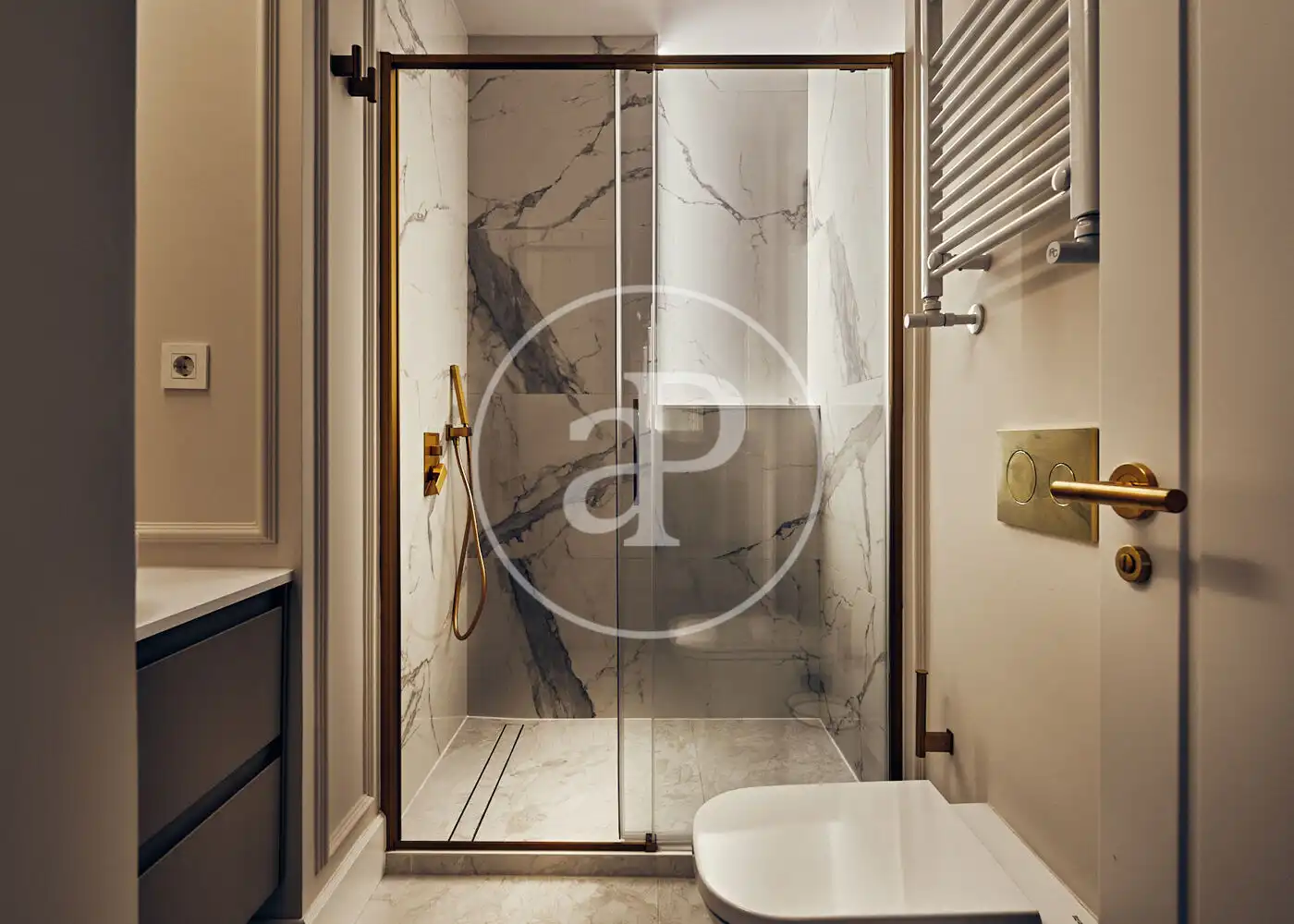 Badezimmer von Wohnung zum Verkauf in Madrid mit Klimaanlage, Heizung und Terrasse