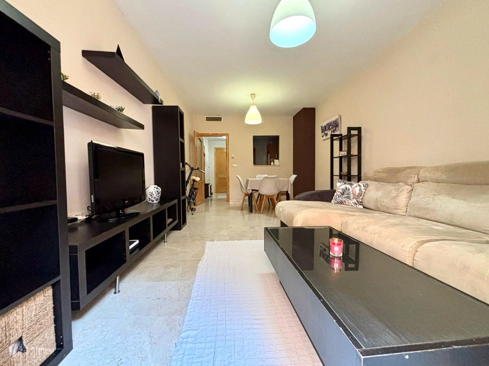 Sala d'estar de Apartament de lloguer en Málaga Capital amb Aire condicionat, Terrassa i Moblat