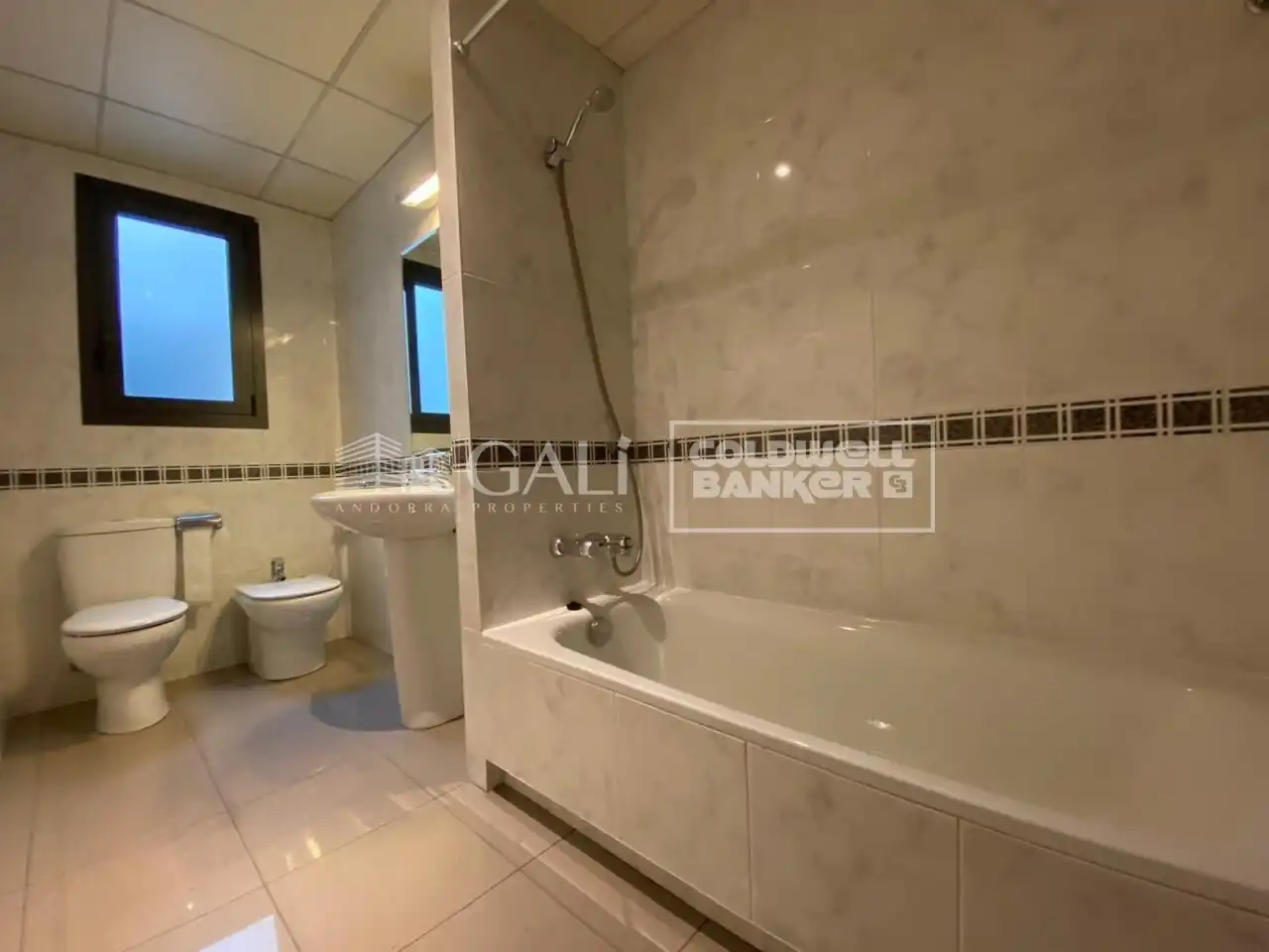Badezimmer von Wohnung zur Miete in Andorra la Vella mit Heizung, Terrasse und Balkon