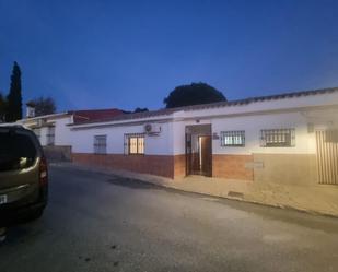 Vista exterior de Finca rústica en venda en Castellar de la Frontera amb Jardí privat