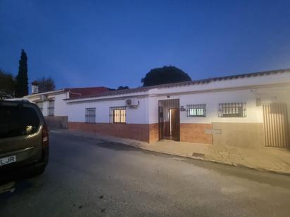 Vista exterior de Finca rústica en venda en Castellar de la Frontera amb Jardí privat