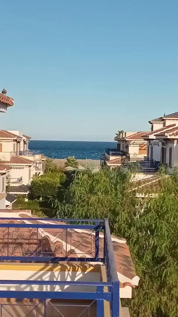 Vista exterior de Ático de alquiler en Vera con Aire acondicionado, Jardín privado y Piscina