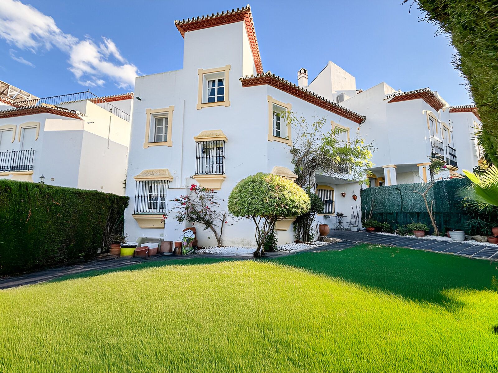Garden of Single-family semi-detached for sale in Estepona  with Air Conditioner, Terrace and Swimming Pool