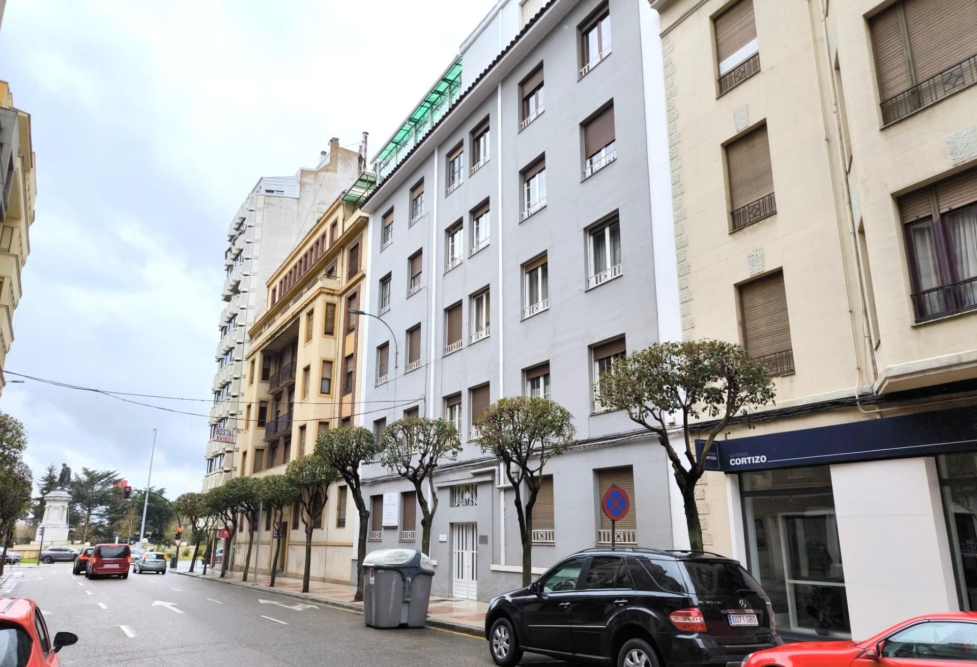 Vista exterior de Pis en venda en León Capital  amb Calefacció i Traster
