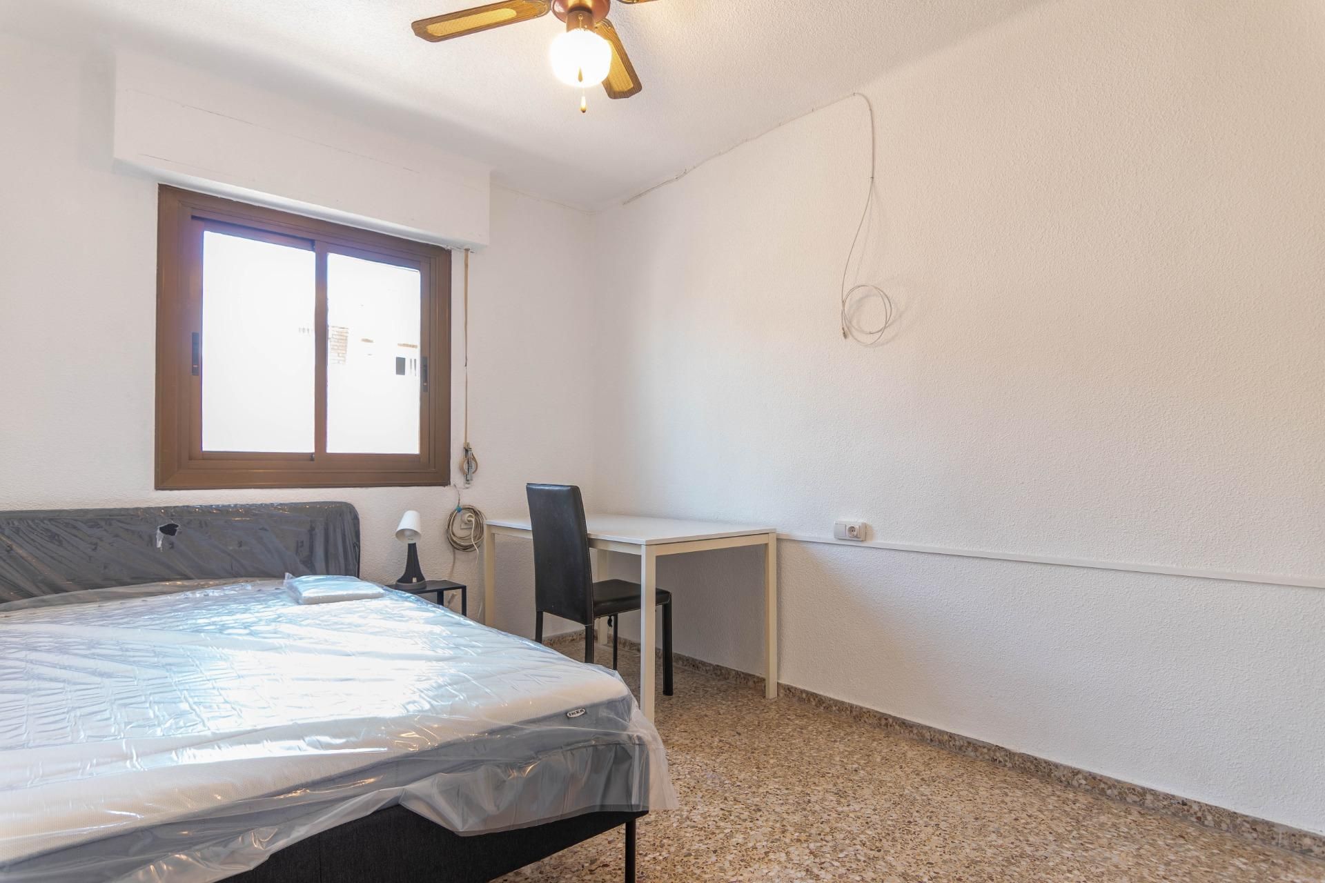 Flat to share in Calle EMERITO MAESTRE, Centro  , Elda