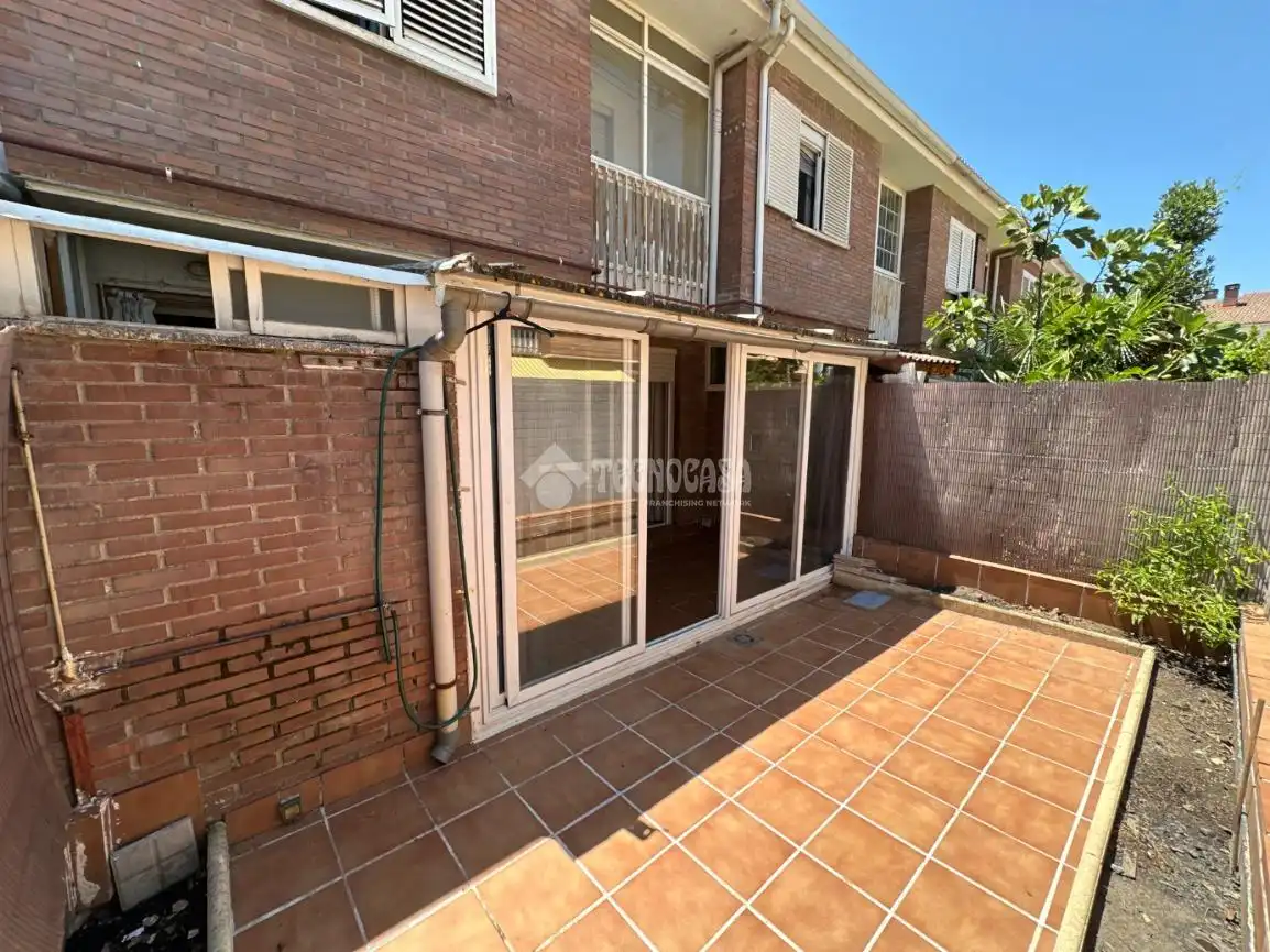 Casa aparellada en venda a Marchamalo, imagen 16