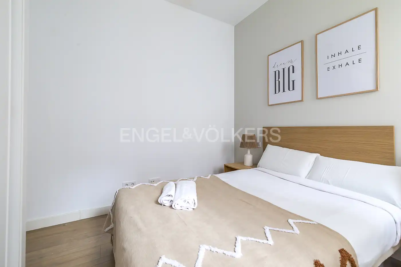 Dormitori de Apartament de lloguer en Madrid amb Aire condicionat, Calefacció i Moblat