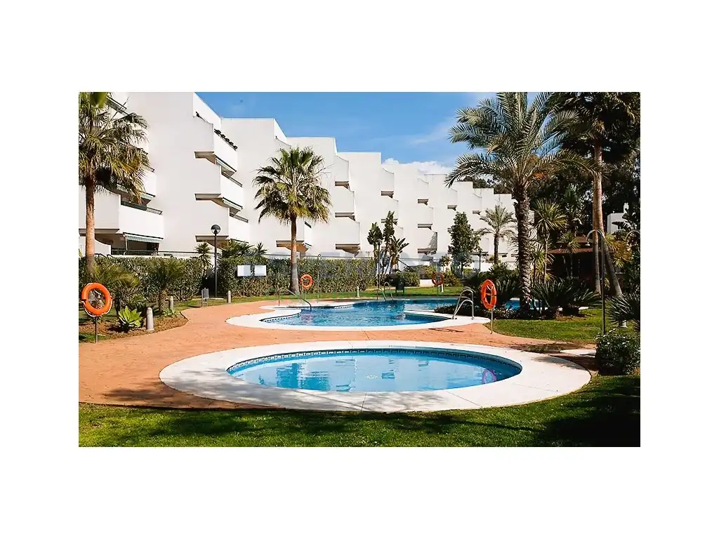 Swimming pool of Flat for sale in Marbella