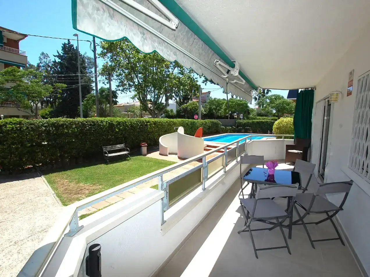 Terraza de Piso en venta en Castelldefels con Aire acondicionado y Piscina