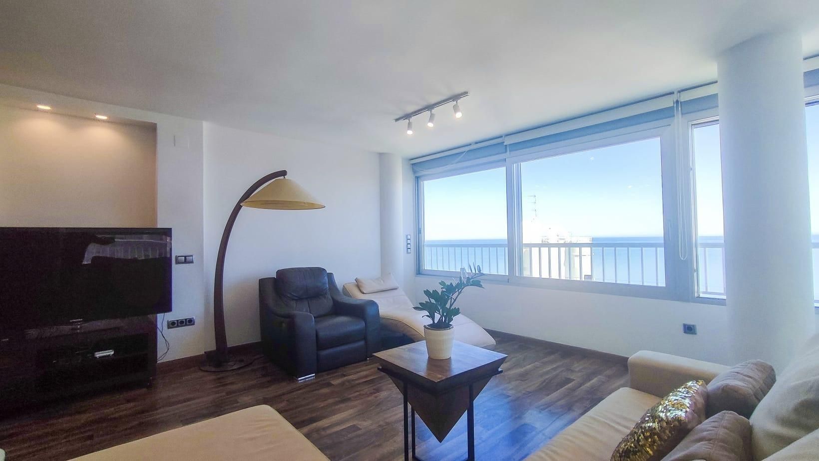 Sala d'estar de Pis de lloguer en Alicante / Alacant amb Jardí privat