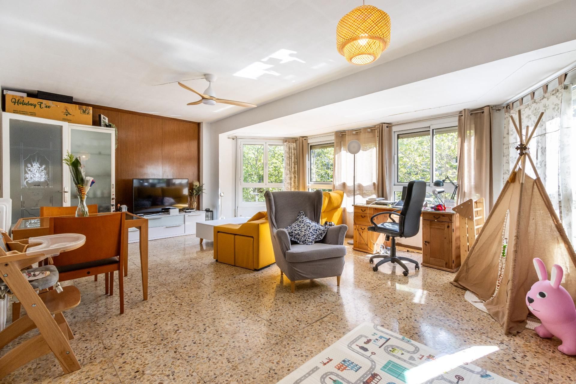 Sala de estar de Piso en venta en Terrassa con Calefacción y Terraza