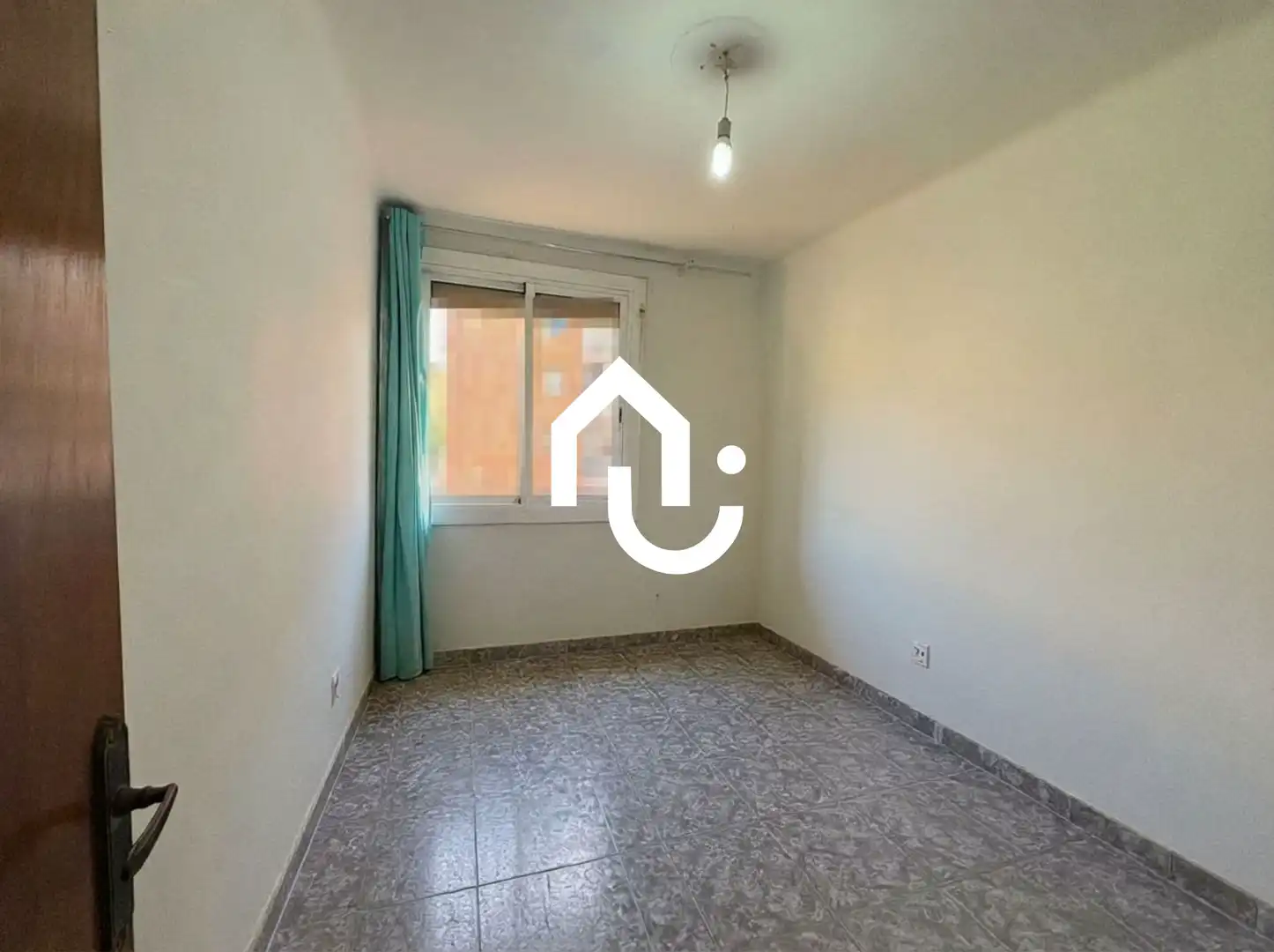 Habitación de Piso en venta en Santa Coloma de Gramenet con Balcón