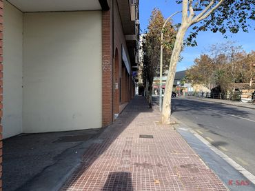 Individuel avec ascenseur à vendre à Carrer de Laureà Miró 127