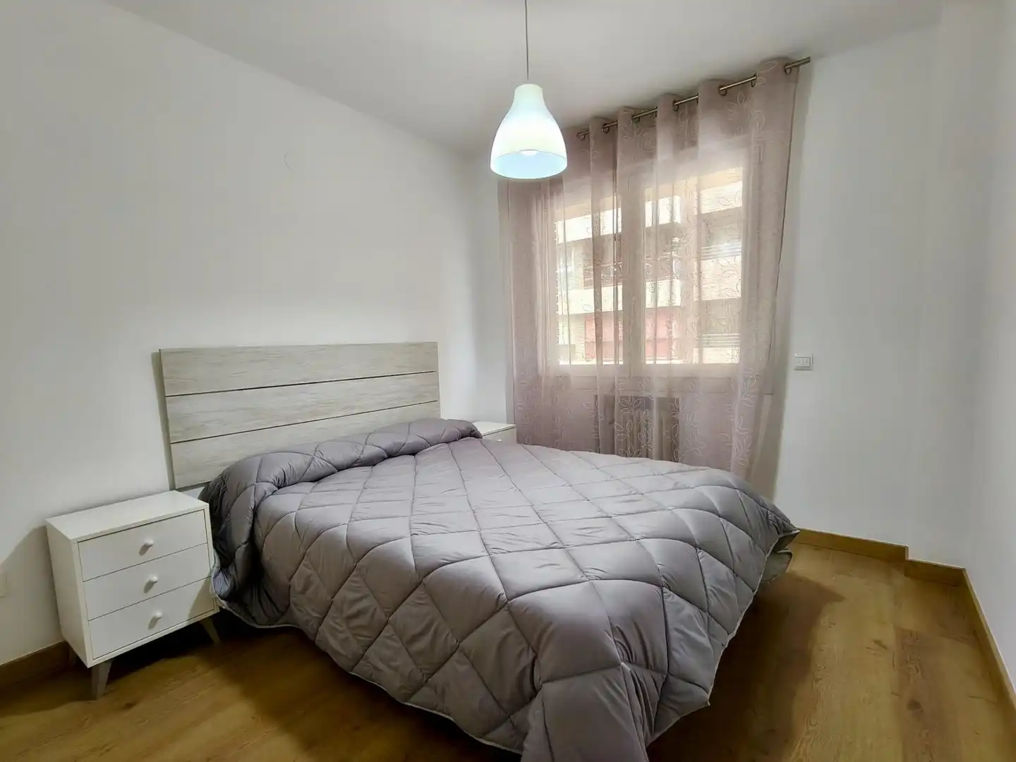 Schlafzimmer von Wohnung zur Miete in Zaragoza mit Heizung, Parkett und Terrasse