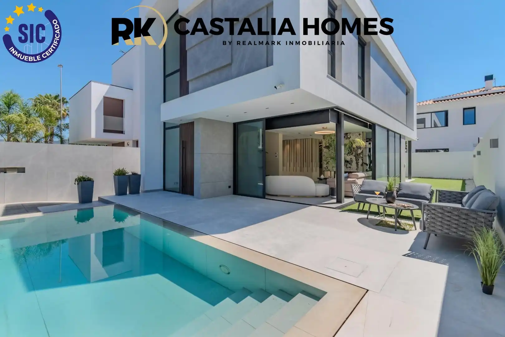 Vista exterior de Casa o xalet en venda en Castellón de la Plana / Castelló de la Plana amb Aire condicionat, Calefacció i Jardí privat