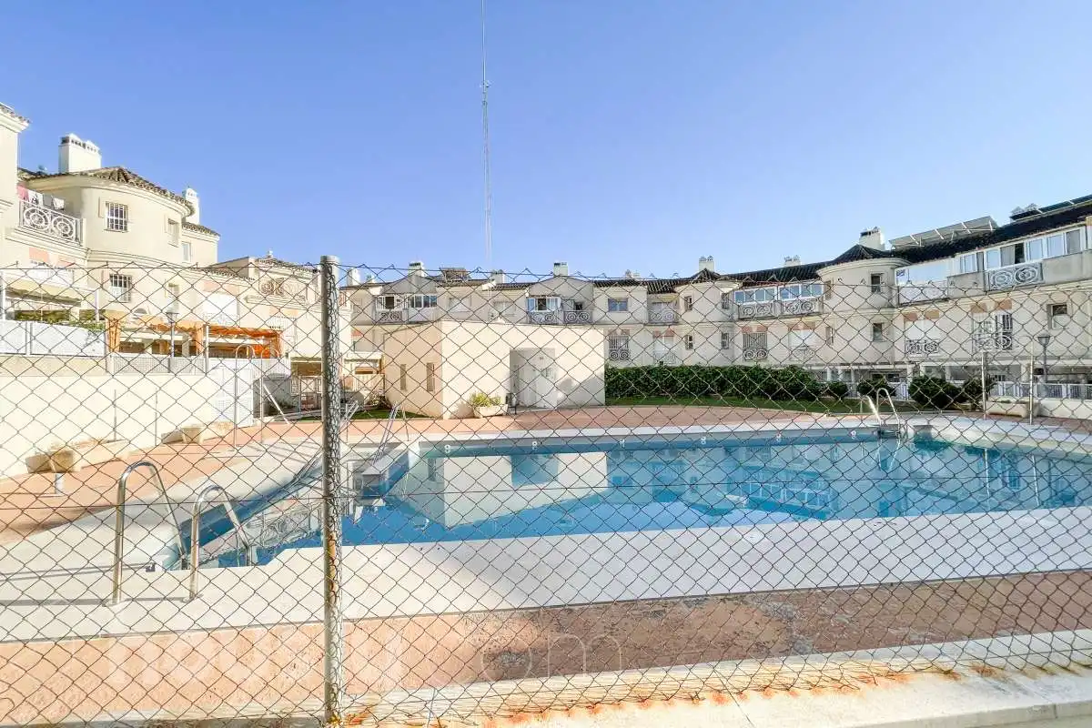 Piscina de Casa o xalet en venda en Bormujos amb Aire condicionat, Jardí privat i Terrassa