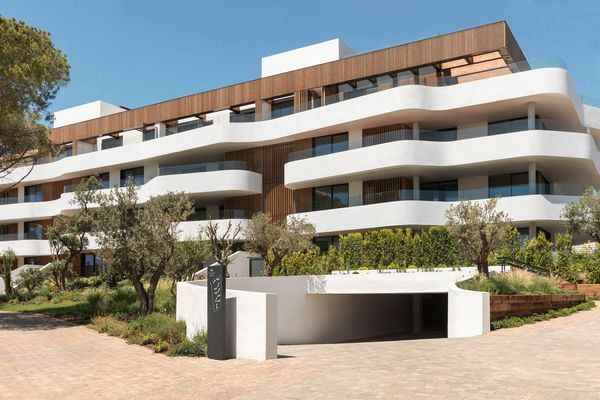 Vista exterior de Apartament en venda en Sotogrande amb Aire condicionat, Terrassa i Piscina comunitària