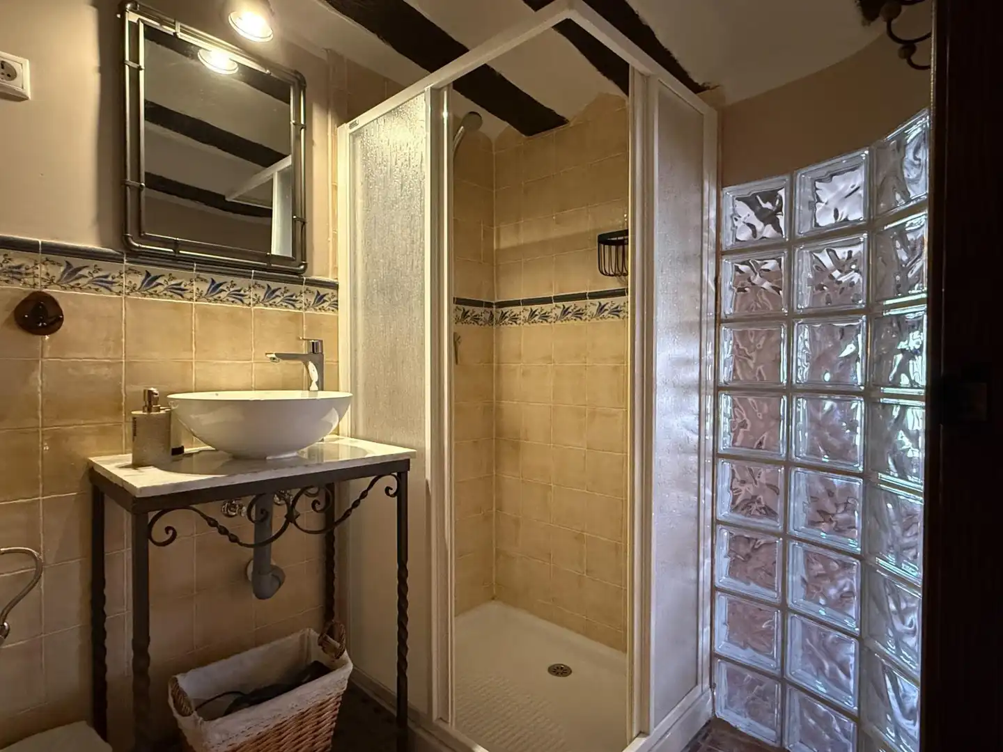 Baño de Finca rústica en venta en Auñón con Terraza, Amueblado y Balcón