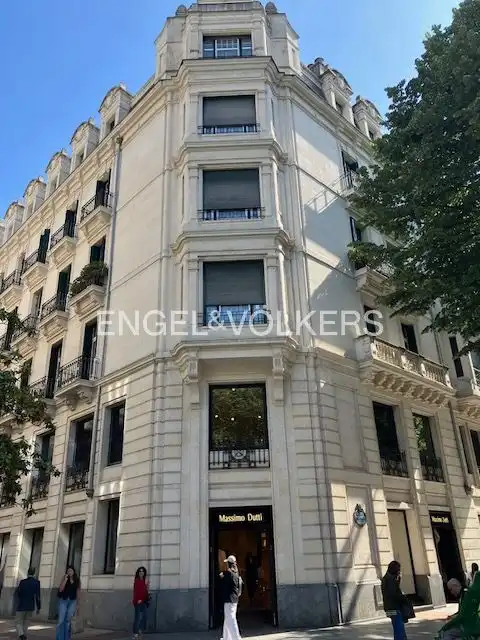 Vista exterior de Pis en venda en Bilbao  amb Calefacció, Parquet i Moblat